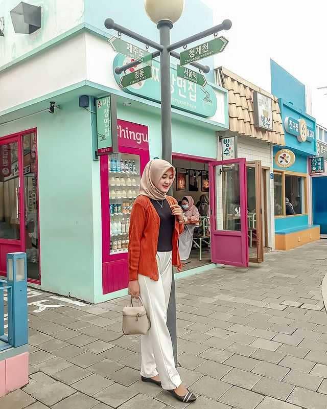 Little Seoul (instagram.com/deninta_rn)
