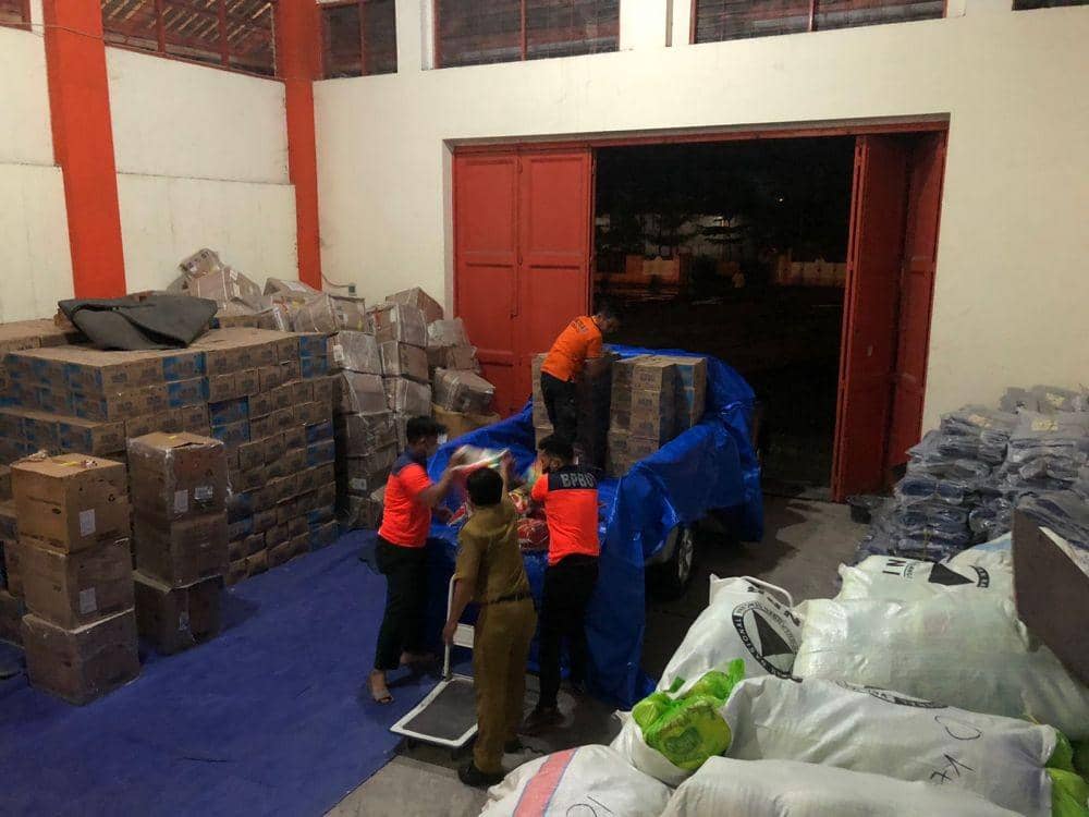 BPBD Sulsel bersiap mengirim logistik untuk korban angin puting beliung di Kabupaten Wajo, Rabu (27/10/2021). Humas Pemprov Sulsel