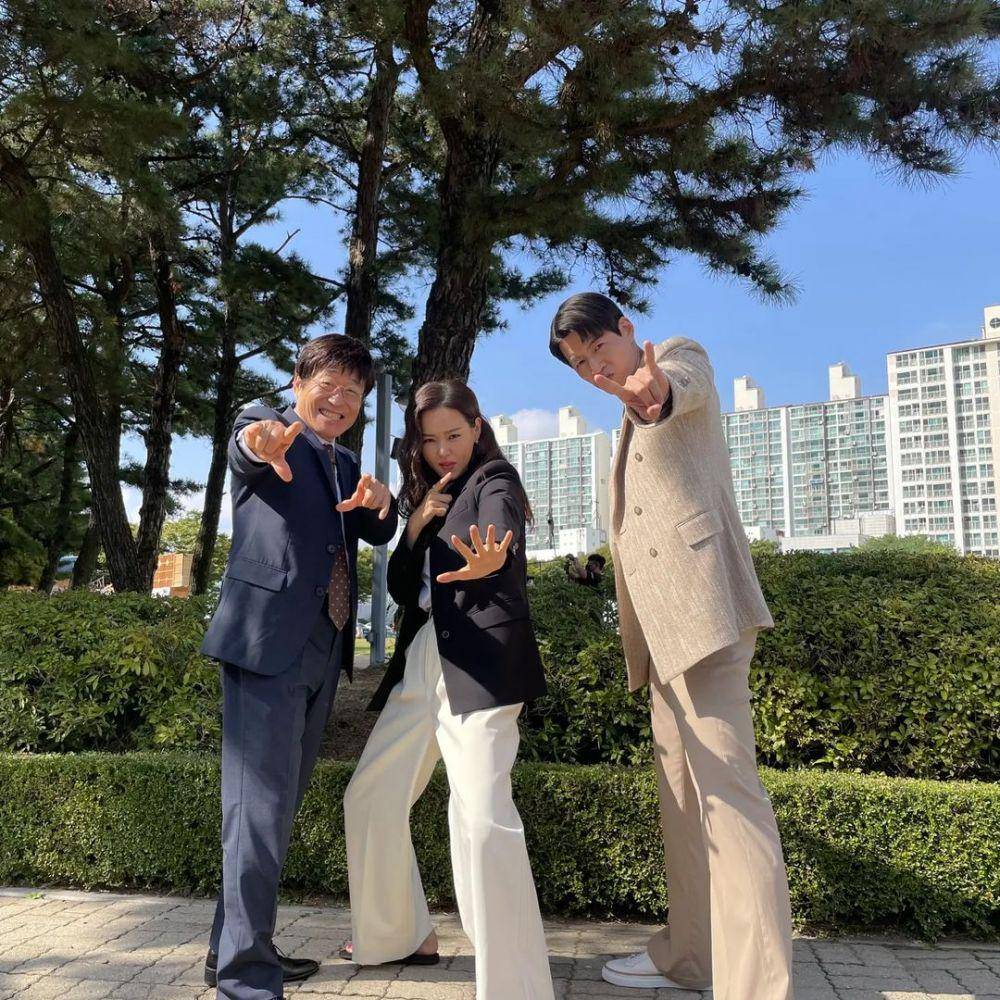 Kim Chang Hwan, Lee Honey, dan Lee Sang Yoon di balik layar One the Woman (instagram.com/honey_lee32)