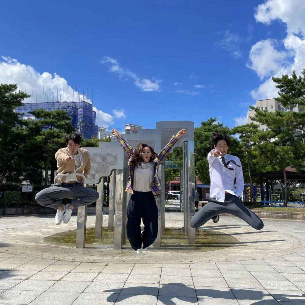 Lee Sang Yoon, Lee Honey, dan Lee Won Geun di balik layar One the Woman (instagram.com/honey_lee32)