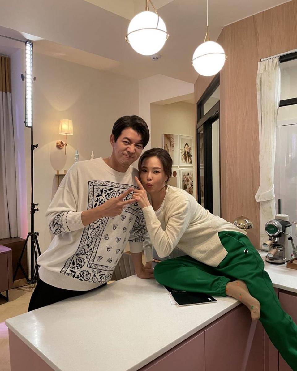 Lee Sang Yoon dan Lee Honey di balik layar One the Woman (instagram.com/honey_lee32)
