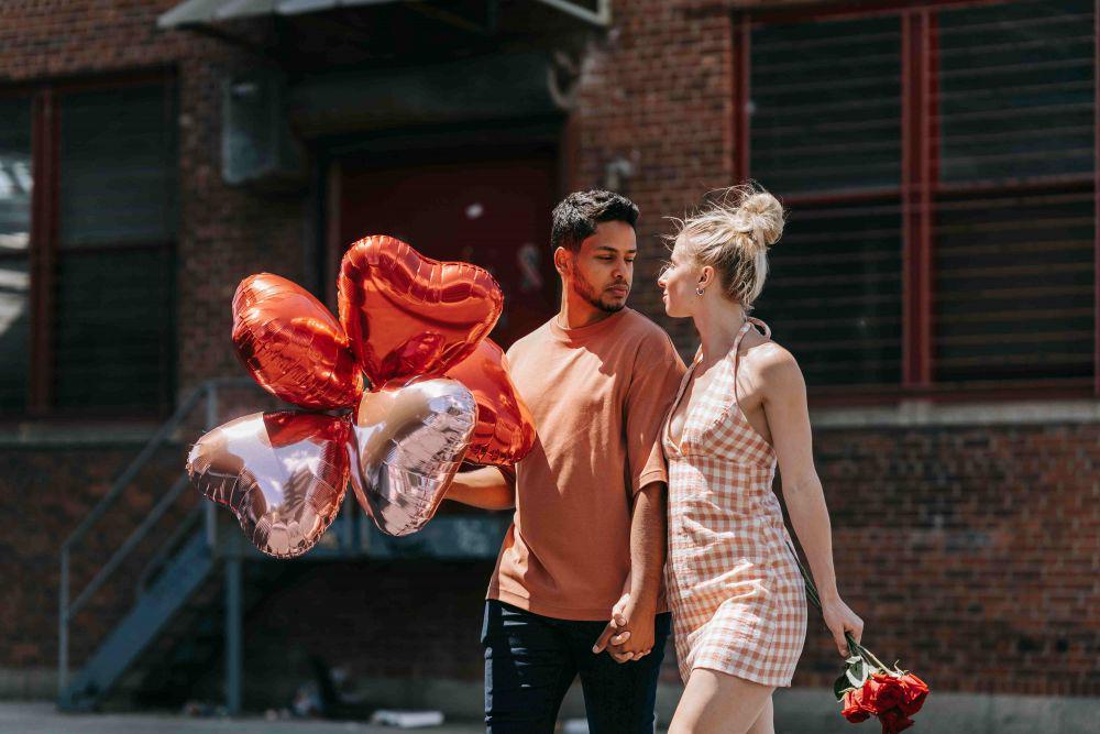 ilustrasi bersikap romantis (pexels.com/Anna Pou)