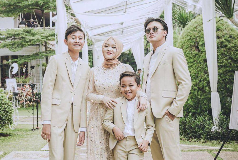 potret Rizky Febian dan adik-adiknya (instagram.com/rizkyfbian)