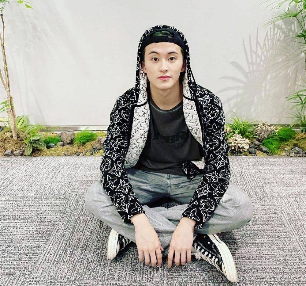 Mark NCT (instagram.com/onyourm__ark)