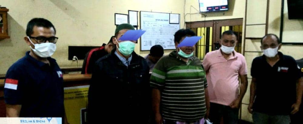 Dua tersangka penjual kulit Harimau Sumatera di Aceh. (Dokumentasi Balai Gakkum Wilayah Sumatera untuk IDN Times)