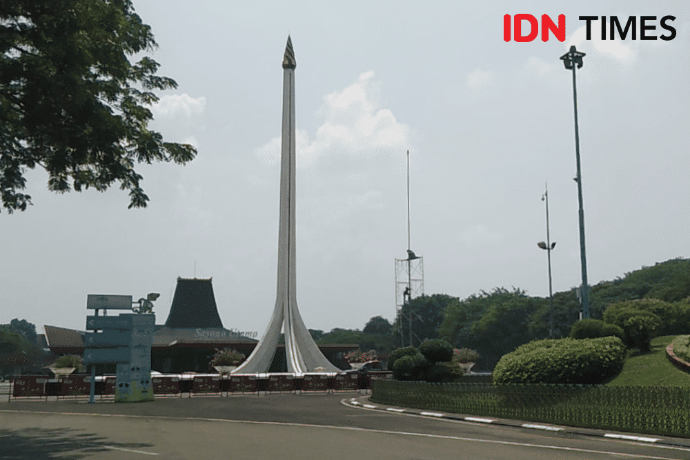 Suasana Taman Mini Indonesia Indah (TMII) pada Rabu (27/10/2021). (IDN Times/Dini Suciatiningrum)