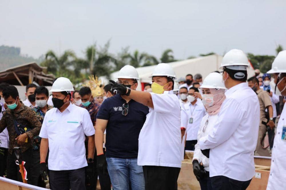 Peletakan batu pertama pembangunan kawasan Bakauheni Harbour City (BHC) di Menara Siger, Lampung Selatan, Rabu (27/10/2021). (IDN Times/Istimewa).