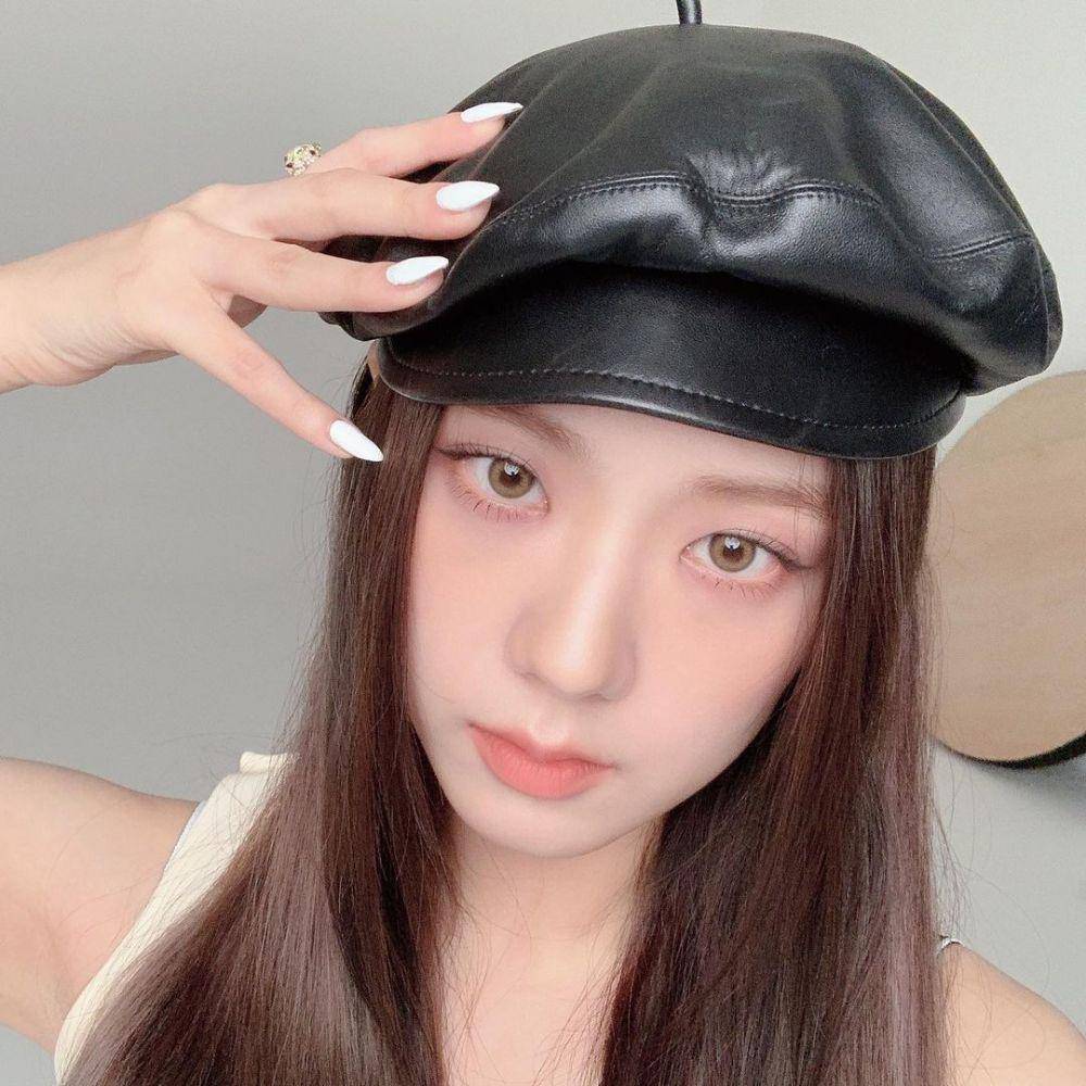 Nail art Jisoo BLACKPINK (instagram.com/sooyaaa__)