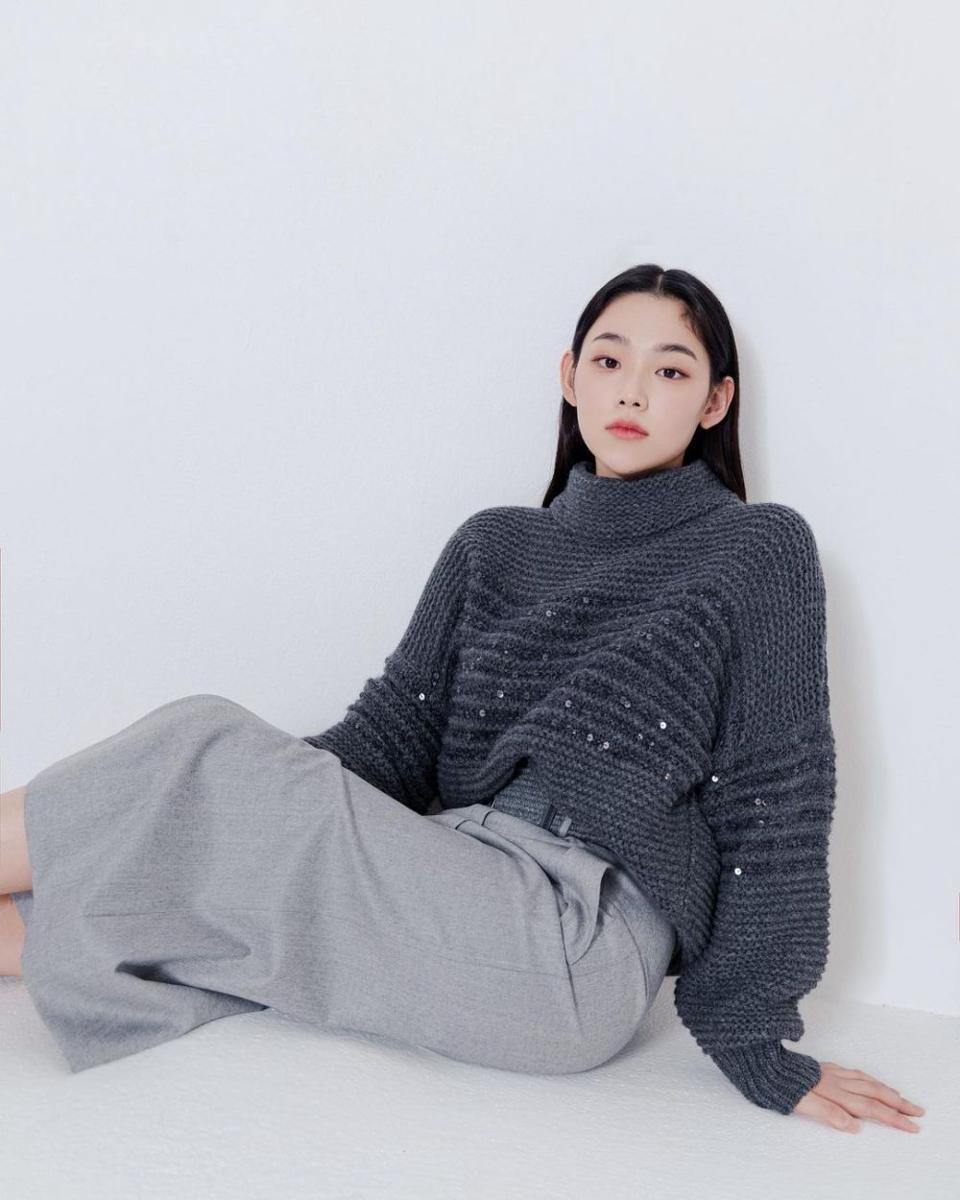 Kang Mi Na (instagram.com/_happiness_o)