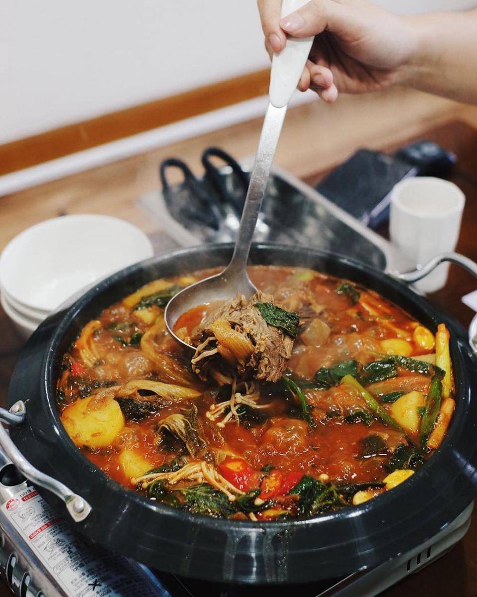 gamjatang (Instagram.com/godzillatummy)
