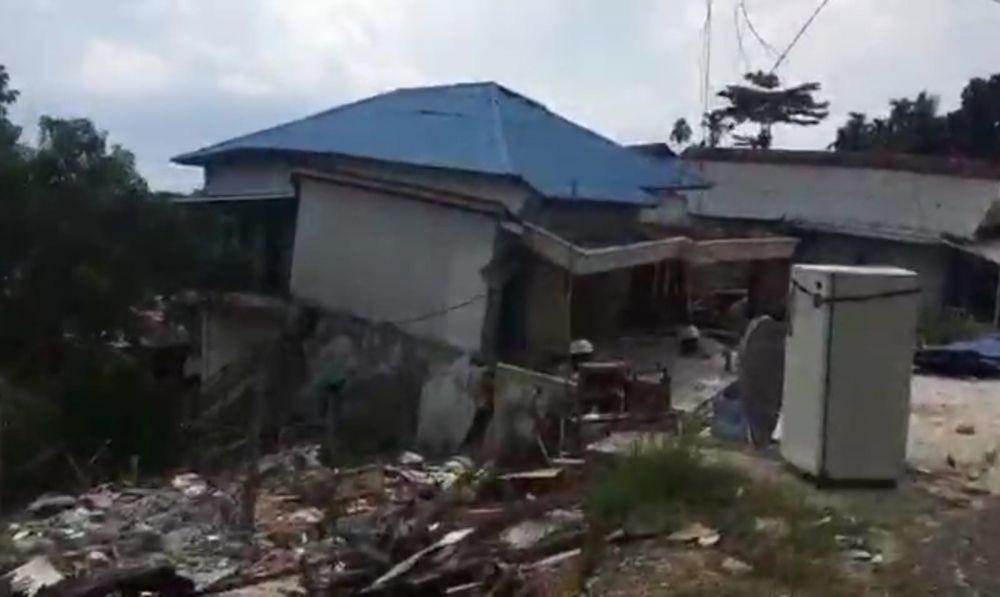 Putus Asa, Korban Longsor akan Portal Jalan ke Kebun Raya Balikpapan