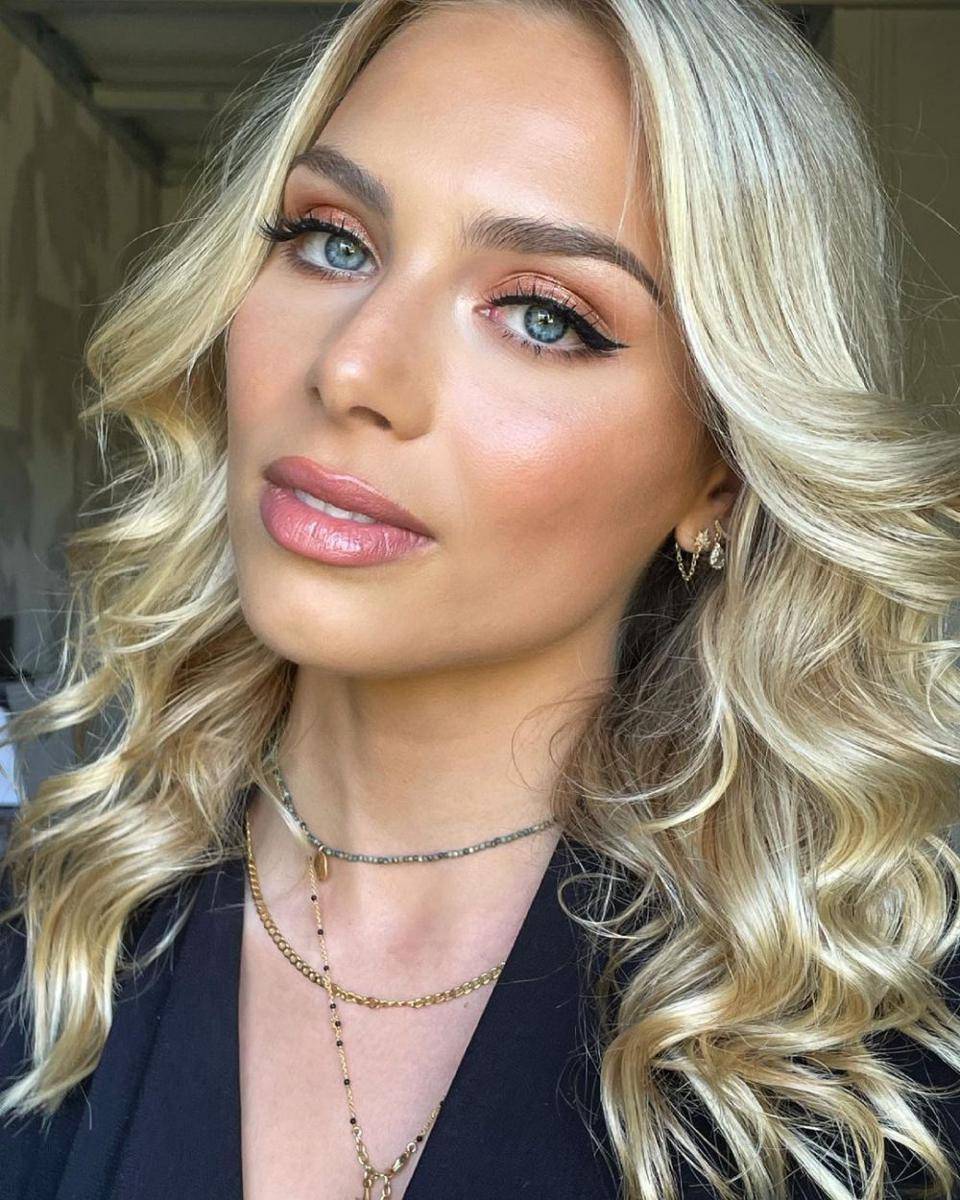 April Benayoum (instagram.com/aprilbenayoum)