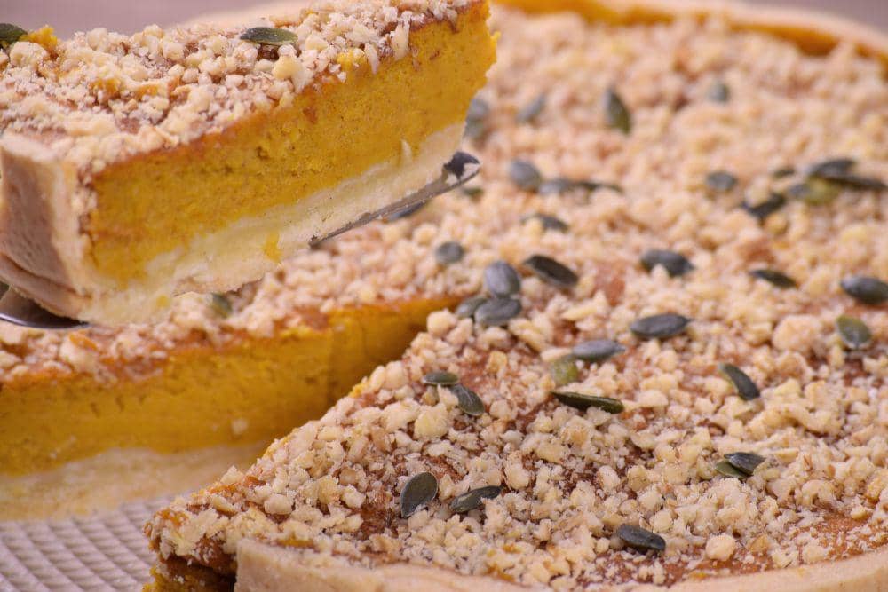 ilustrasi quince almond cake (pixabay.com/ExplorerBob)