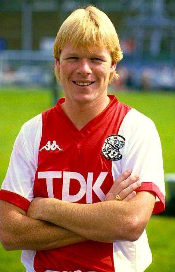 Ronald Koeman saat berseragam Ajax. (twitter.com/footballmemorys)