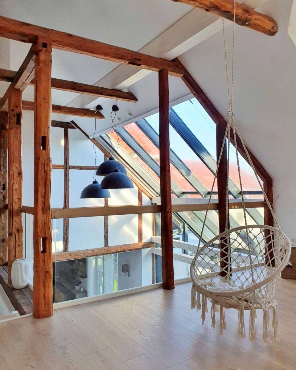 Wood beams di mezzanine (instagram.com/fachwerk_liebelei)