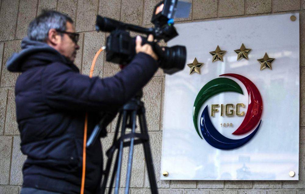 FIGC diminta menyelidiki skandal transfer yang melibatkan klub esar Serie A. (football-italia.net).
