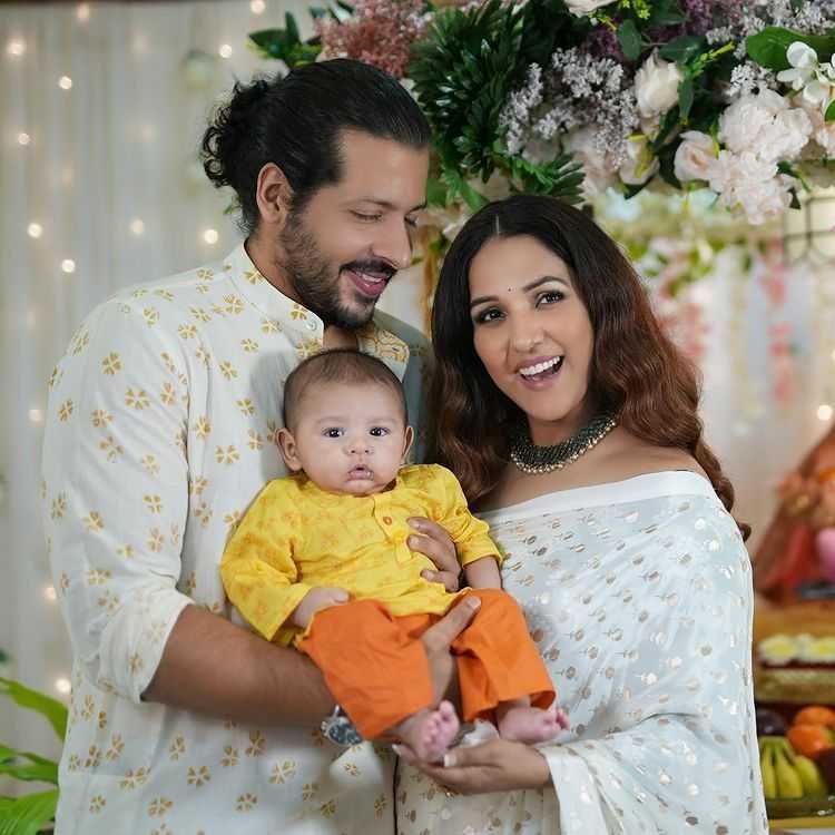 keluarga Neeti Mohan (instagram.com/neetimohan18)