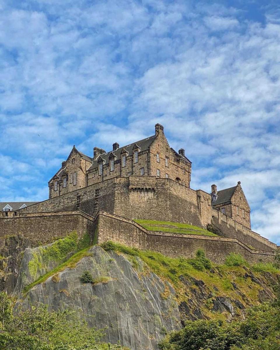 Edinburgh Castle (instagram.com/meetjasmeet09)