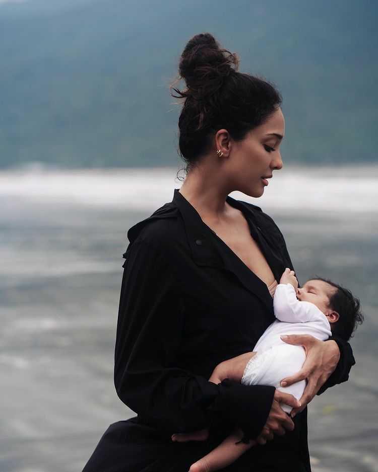 Lisa Haydon dan anaknya (instagram.com/lisahaydon)