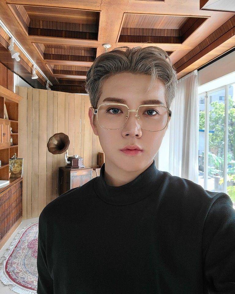 potret Ren NU'EST (instagram.com/glorypath)