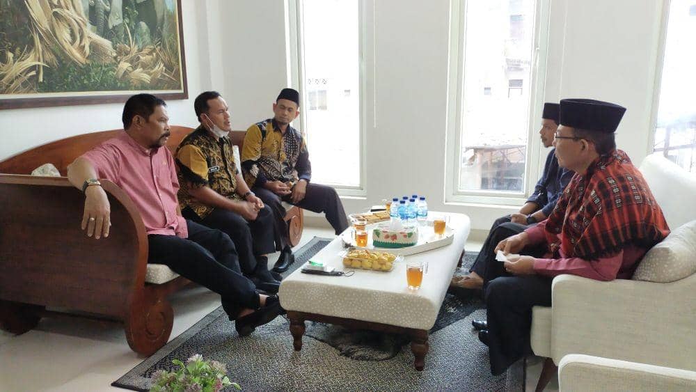Pengurus MUI Medan bersiltaturahmi dengan Rahudman Harahap (Dok. IDN Times)