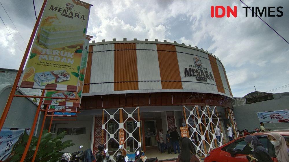 Bolu Stim Menara oleh-oleh khas Medan (IDN Times/Arifin Al Alamudi)