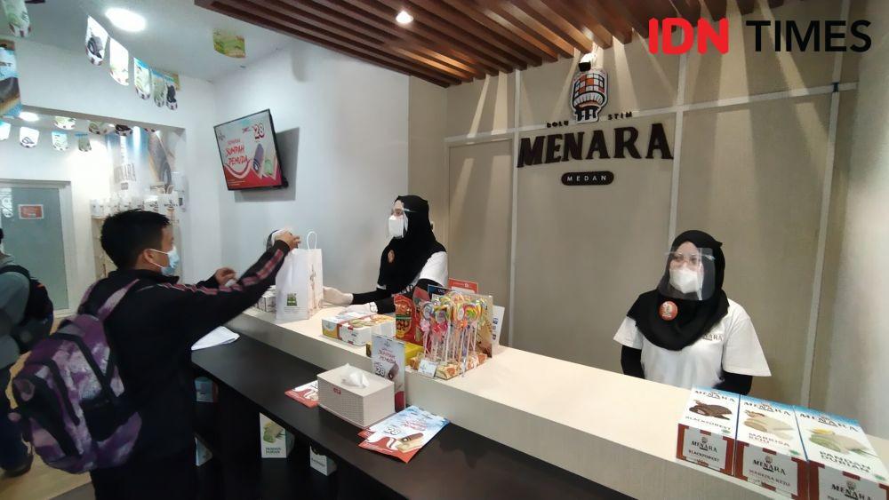 Bolu Stim Menara oleh-oleh khas Medan (IDN Times/Arifin Al Alamudi)