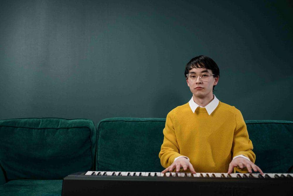 ilustrasi bermain piano (pexels.com/cottonbro)