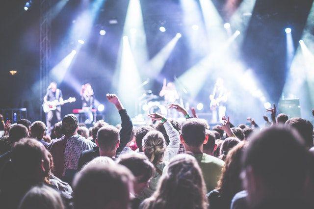 5 Ciri Seseorang dengan Celebrity Worship Syndrome