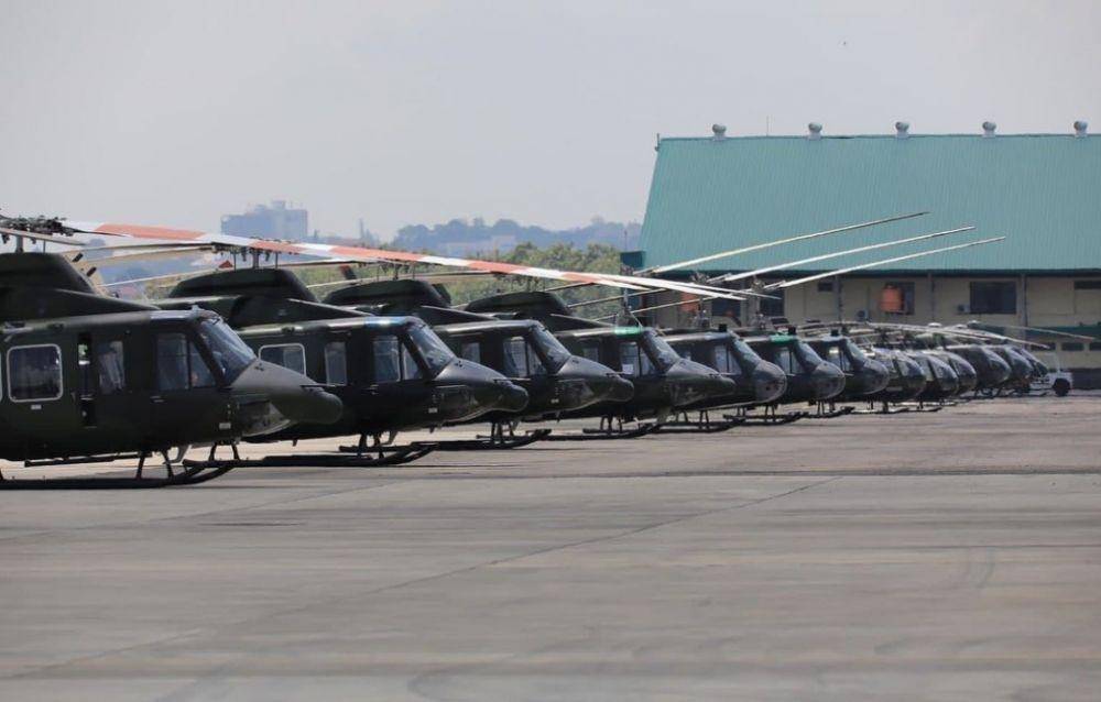 Menteri Pertahanan Prabowo Subianto ketika menyaksikan helikopter Bell 412 yang telah selesai jalani proses overhaul diserahkan ke TNI Angkatan Darat (Dokumentasi Kementerian Pertahanan)
