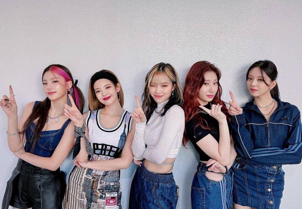 ITZY (instagram.com/itzy.all.in.us)