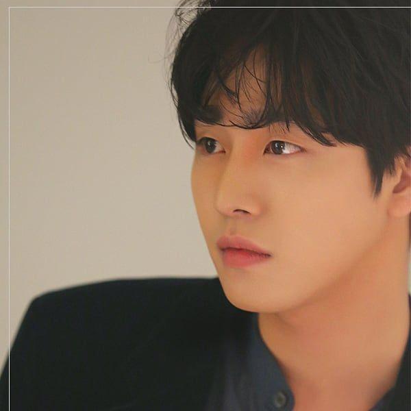Ahn Hyo Seop (instagram.com/starhausm)