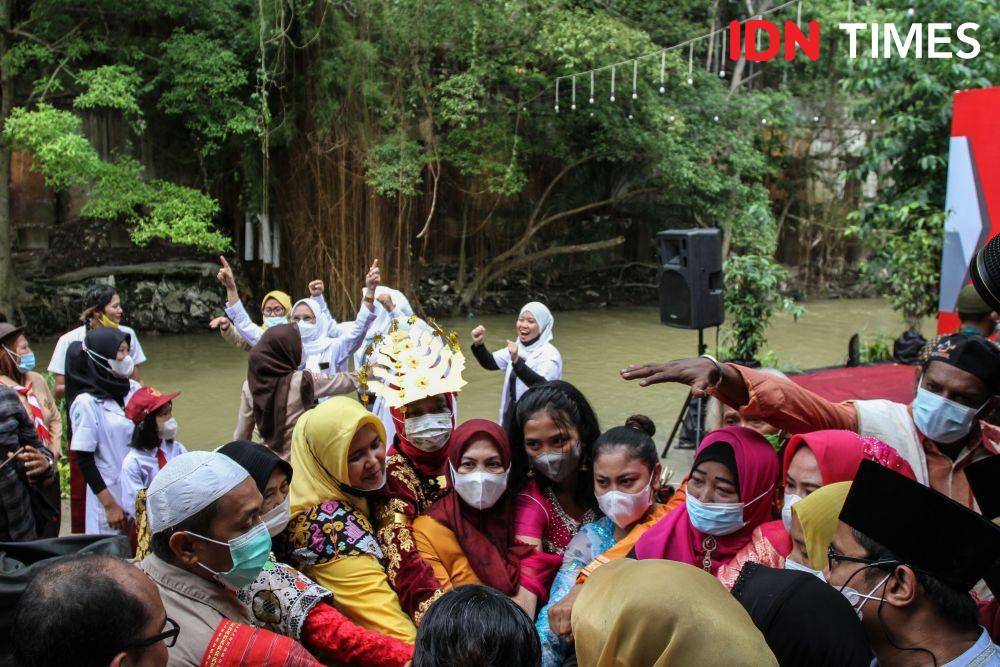 Peringatan Hari Sumpah Pemuda di Kampung Sejahtera, Kamis (28/10/2021). (IDN Times/Prayugo Utomo)