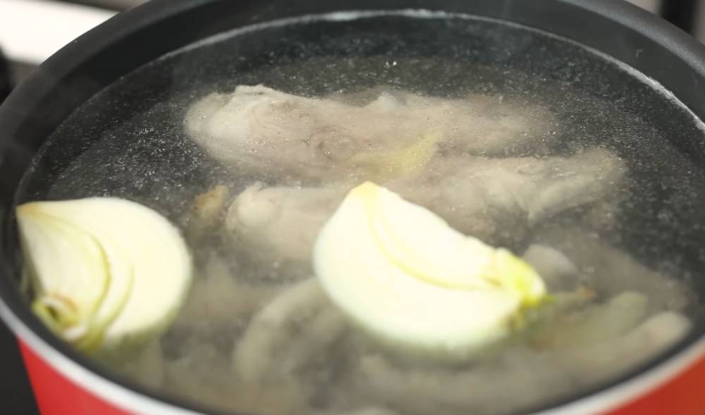 Proses memasak sup ayam kolagen (youtube.com/Devina Hermawan)