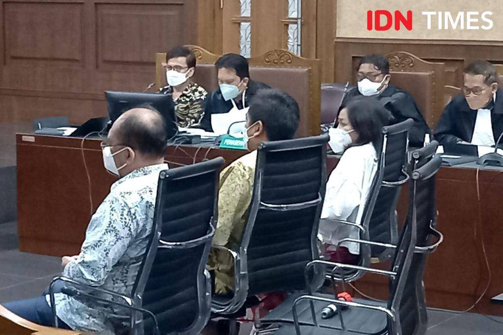 Sidang eks Dirut PD Sarana Jaya Yoory Pinontoan pada Kamis (28/10/2021). (IDN Times/Aryodamar)
