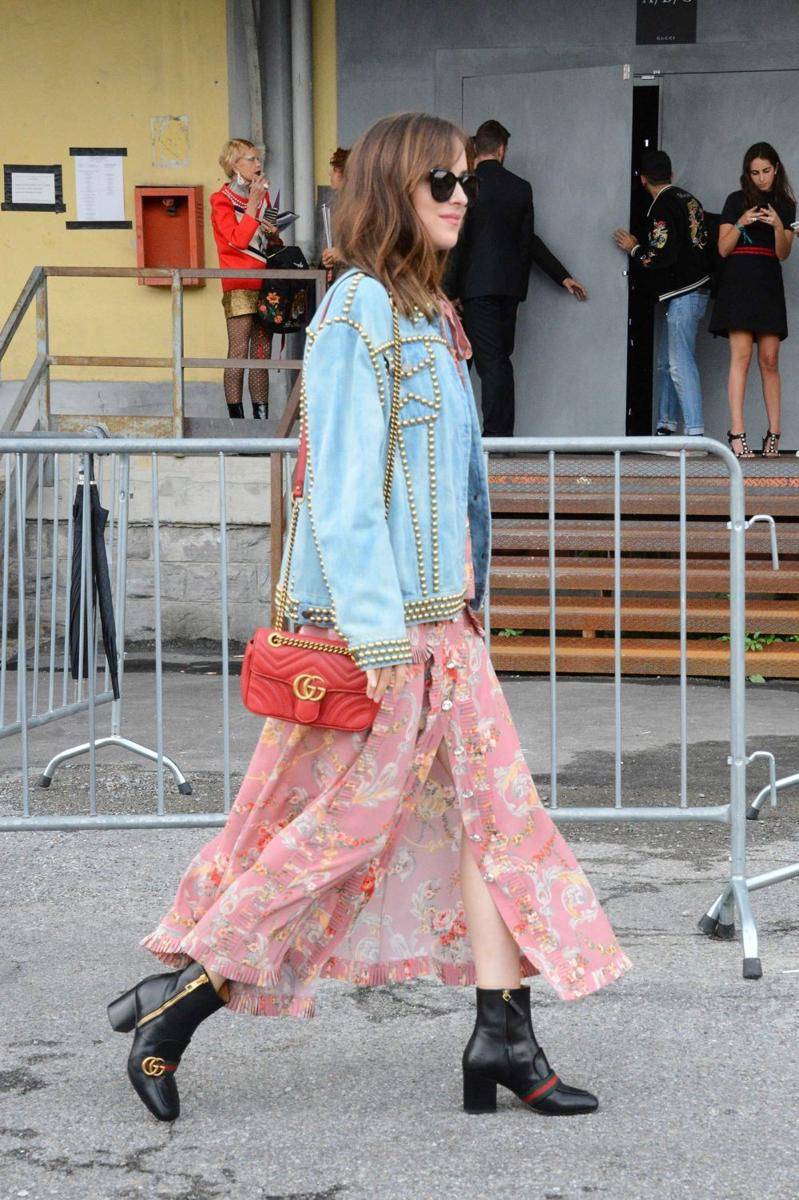 Style Dakota Johnson. (vogue.com)