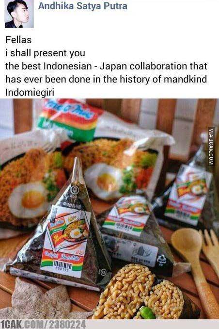 orang Indonesia makan onigiri (1cak.com)
