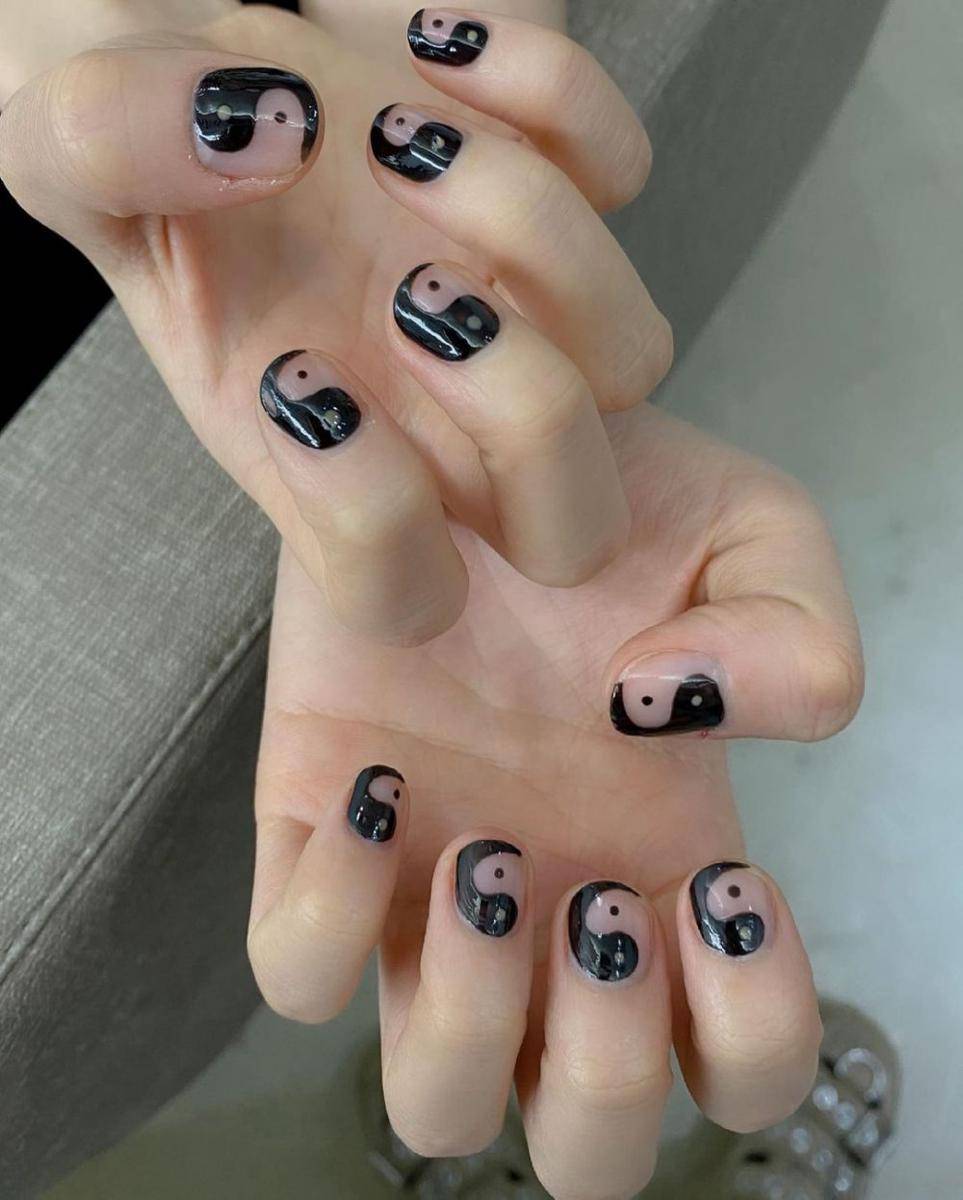 Nail art Jisoo BLACKPINK (instagram.com/nail_unistella)