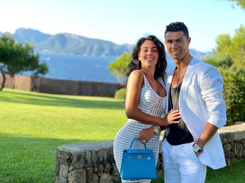 Potret Ronaldo dan istri (instagram.com/georginagio)