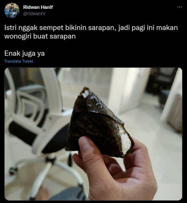 orang Indonesia makan onigiri (twitter.com/ridwanhr)