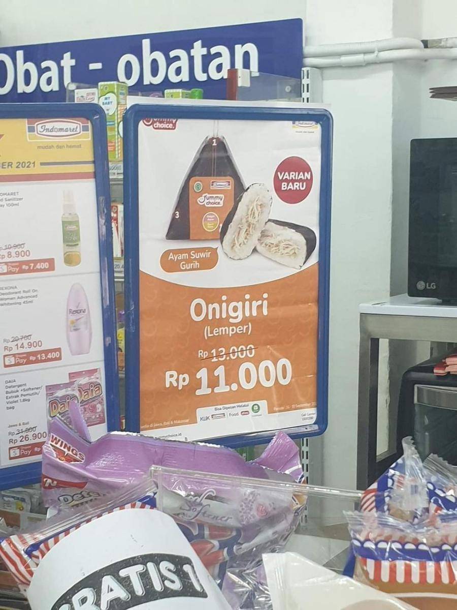 orang Indonesia makan onigiri (twitter.com/kucingkayu)