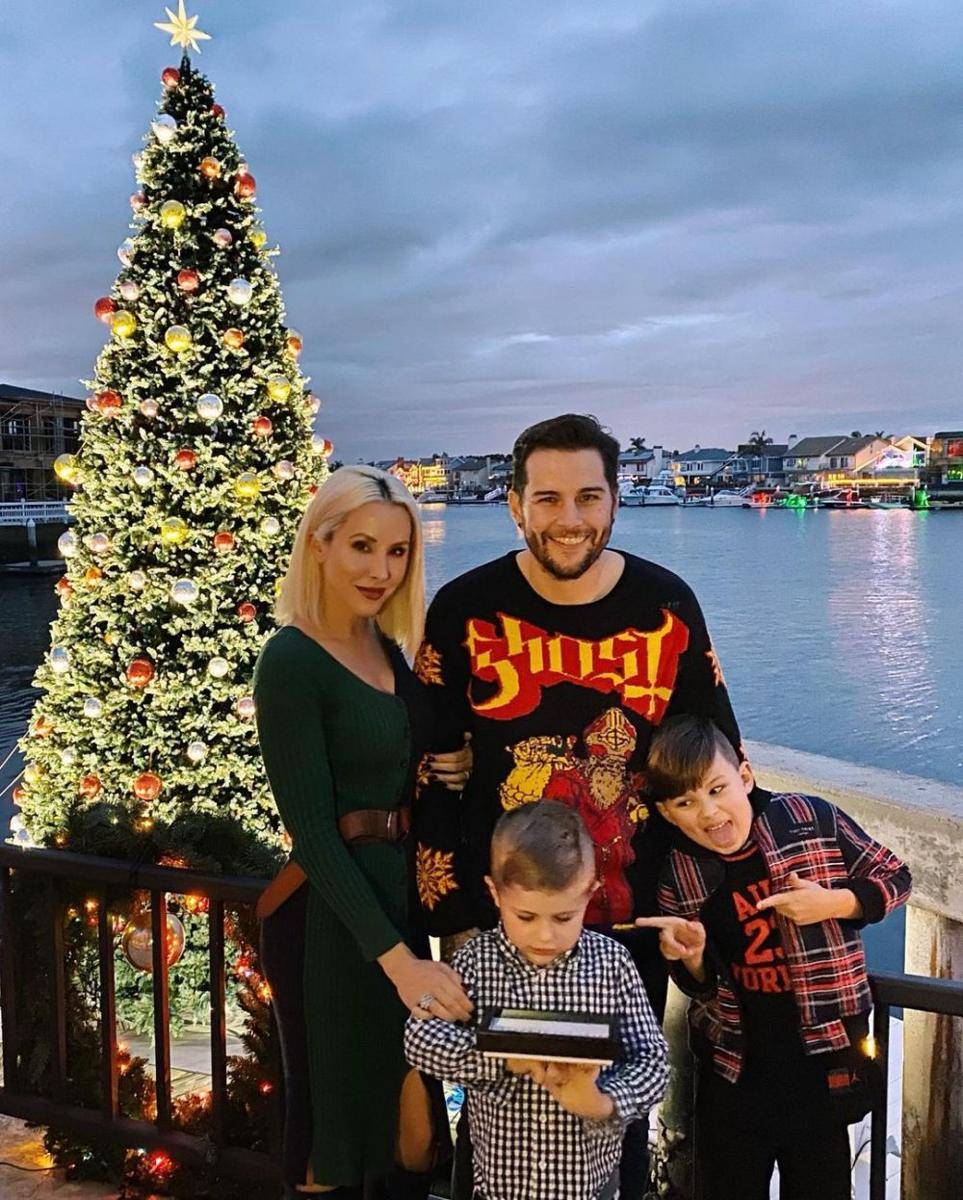 Valary DiBenedetto Sanders. Matthew Sanders/M. Shadows, Cash Sanders, River Sanders (instagram.com/valarysanders)