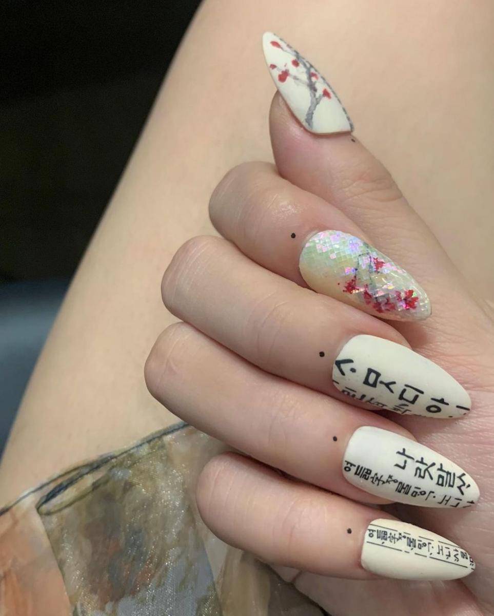 Nail art Jisoo BLACKPINK (instagram.com/nail_unistella)