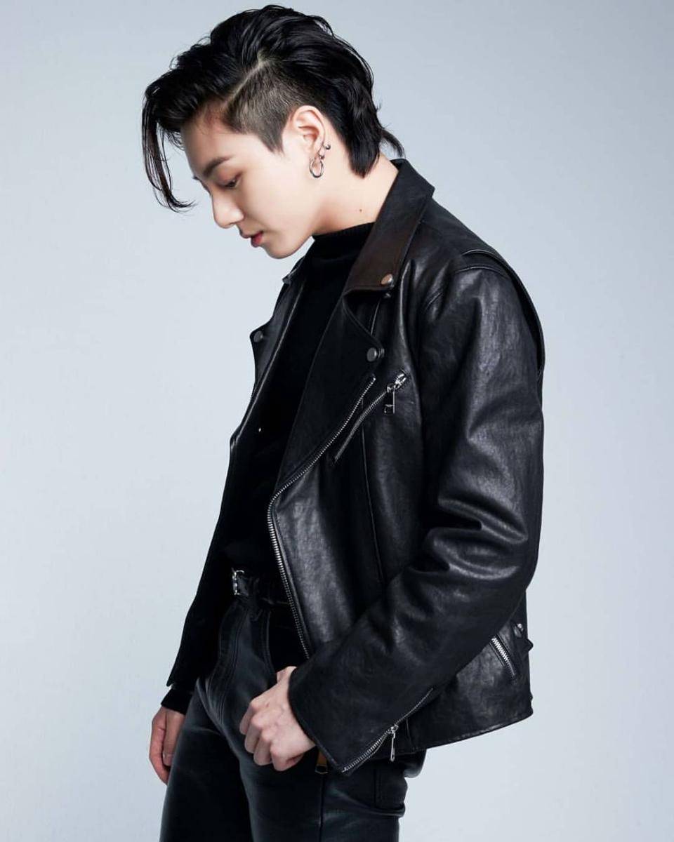 ide outfit kencan ala member BTS (Instagram.com/jungkook_bighitentertainment)
