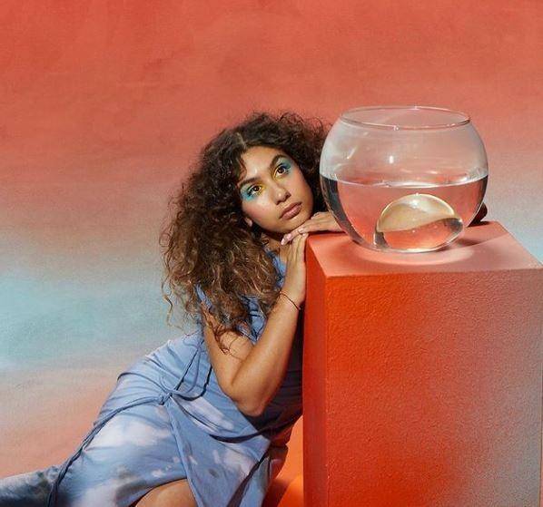 Alessia Cara (instagram.com/alessiasmusic)