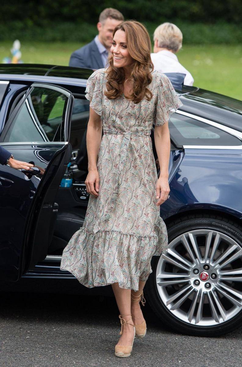 Style Kate Middleton. (harpersbazaar.com)