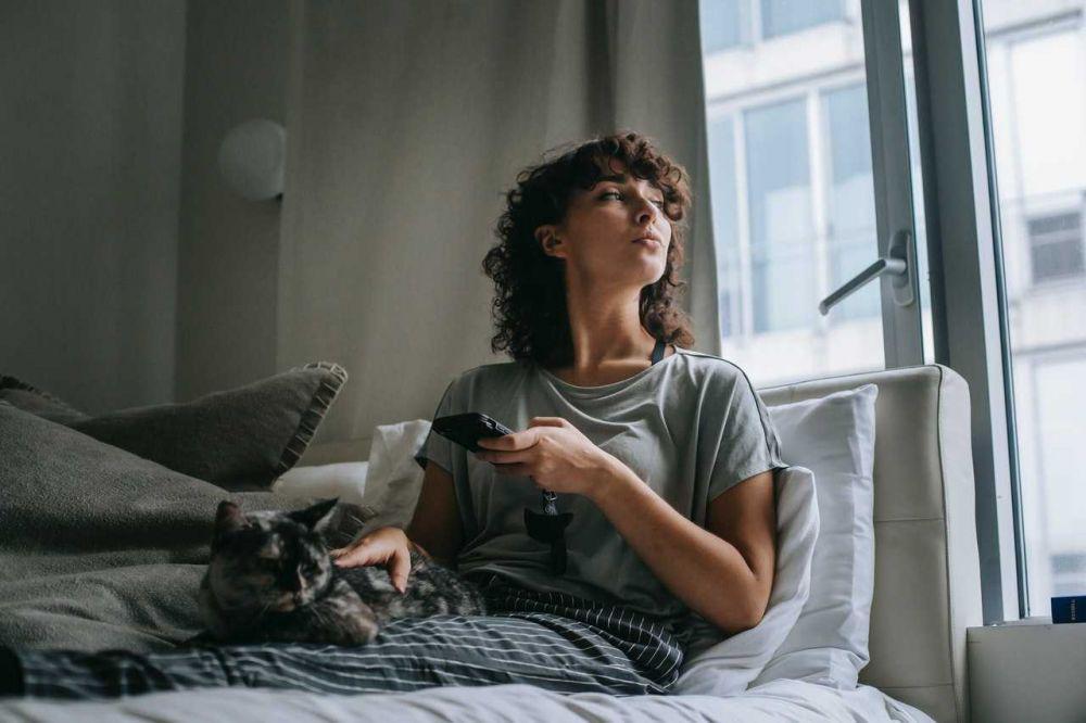 ilustrasi orang stalking (pexels.com/Sam Lion)