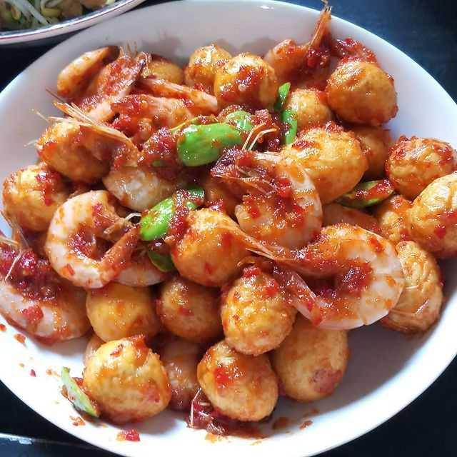 Sambal udang petai telur puyuh (instagram.com/hellensalim)