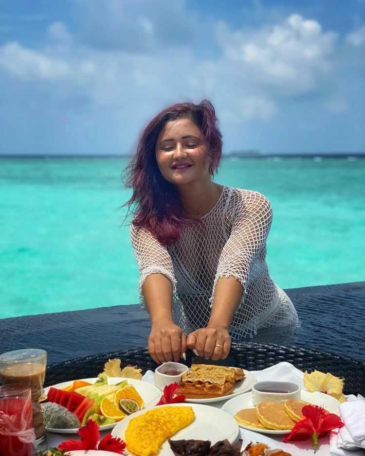 Rashami Desai (instagram.com/imrashamidesai)