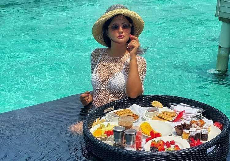9 Potret Liburan Tapasya Uttaran di Maldives, Jadi Pengen Nyusul!